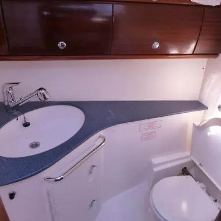 Veronica Bateau-hôtel