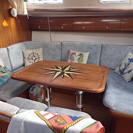 Bateau-hôtel Veronica Lefkáda